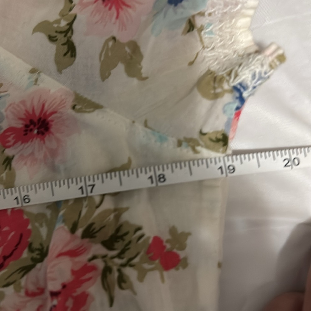Abercrombie and Fitch Floral off the shoulder key hole Women's Top Large - Picture 9 of 11